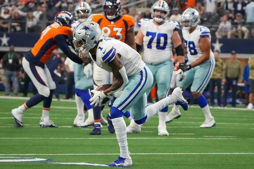 Dallas Cowboys wide receiver Ced Wilson can’t make the play on a fourth-and-two play at the...