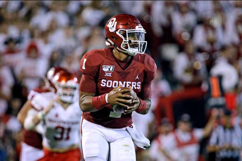 NORMAN, OK - SEPTEMBER 1:  Quarterback Jalen Hurts #1 of the Oklahoma Sooners runs in the...