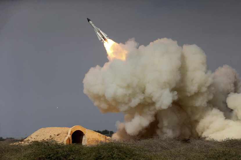 Un misil S-200 es lanzado desde la ciudad portuaria de Bushehr, Iran, el 29 de diciembre del...