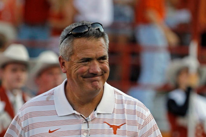 Texas offensive line coach Joe Wickline will reportedly become West Virginia's offensive...