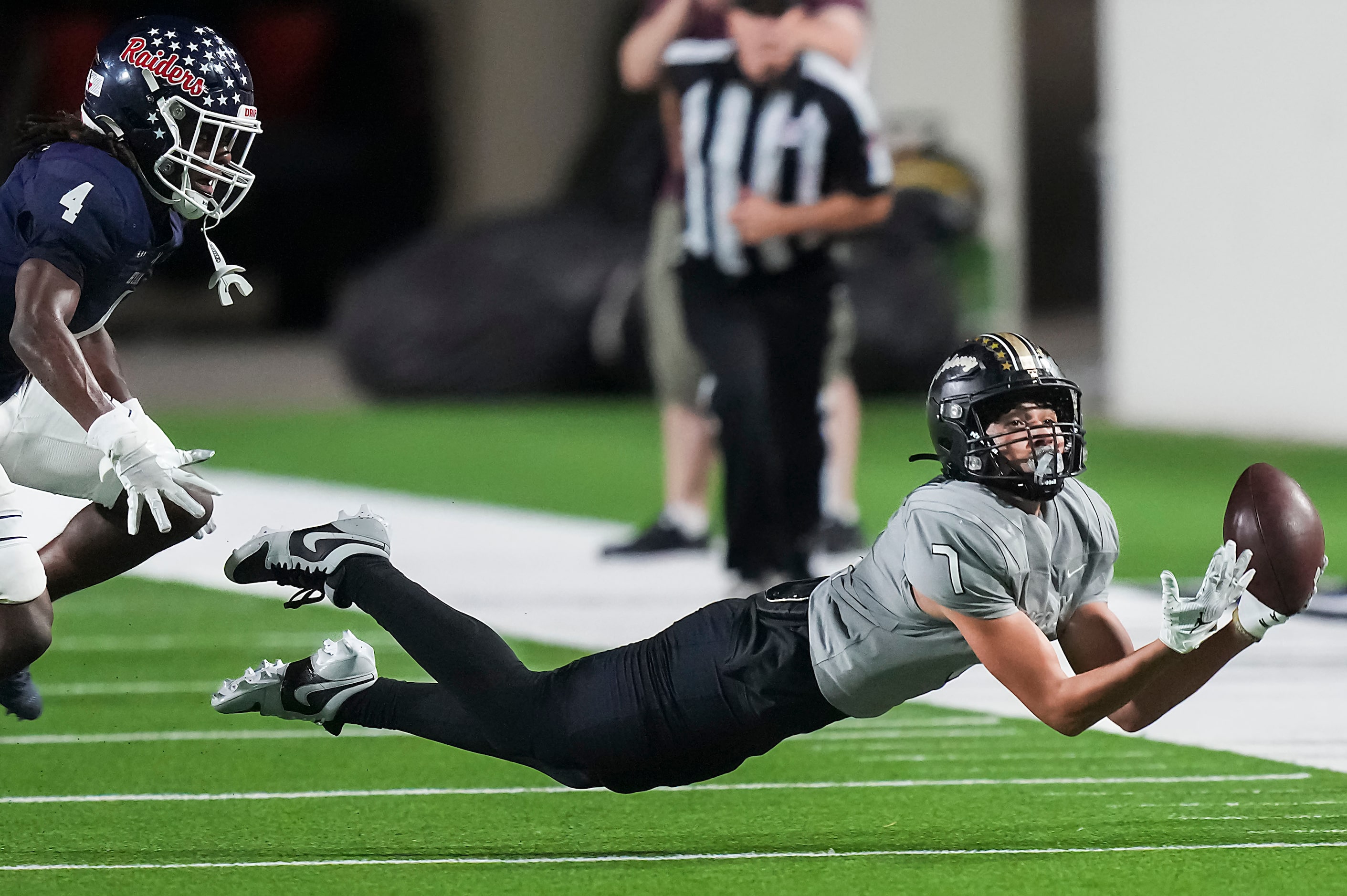 The Colony wide receiver Carmelo Torres (7) can’t make a diving catch as Denton Ryan...