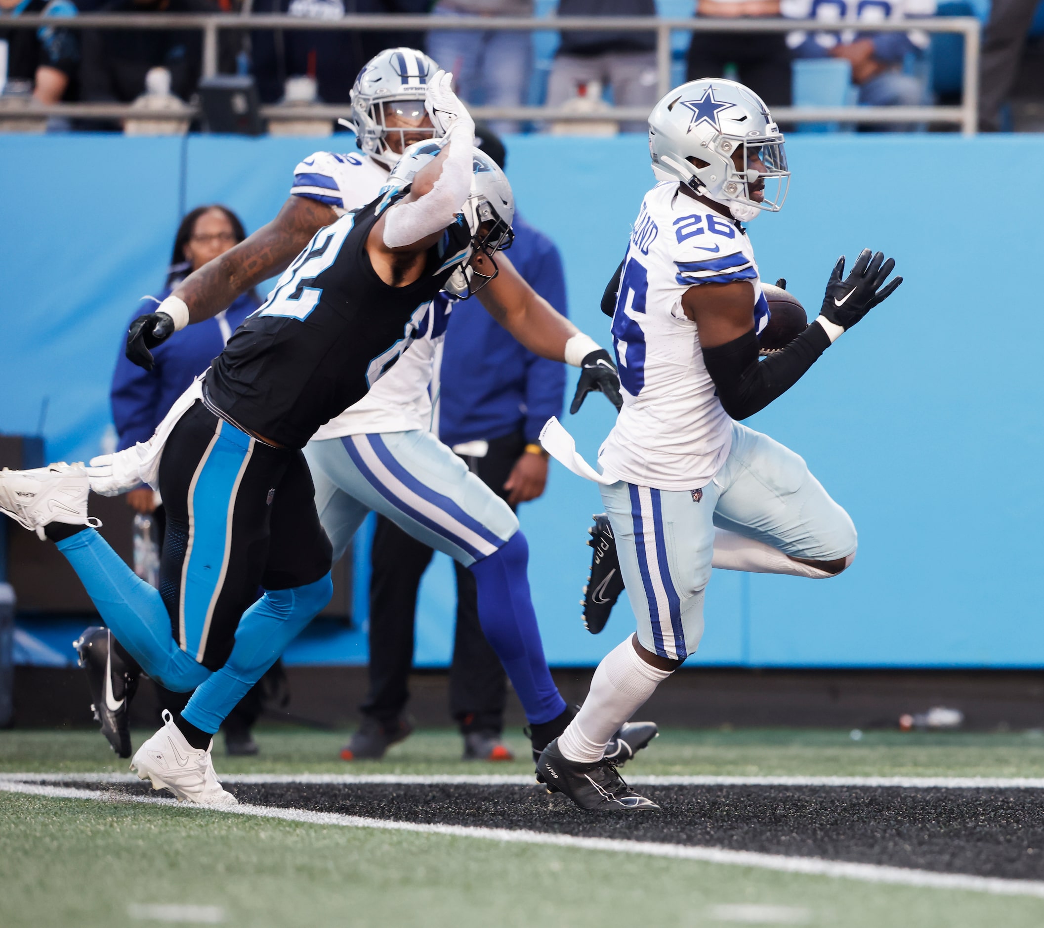 Dallas Cowboys cornerback DaRon Bland (26) outruns Carolina Panthers tight end Tommy Tremble...