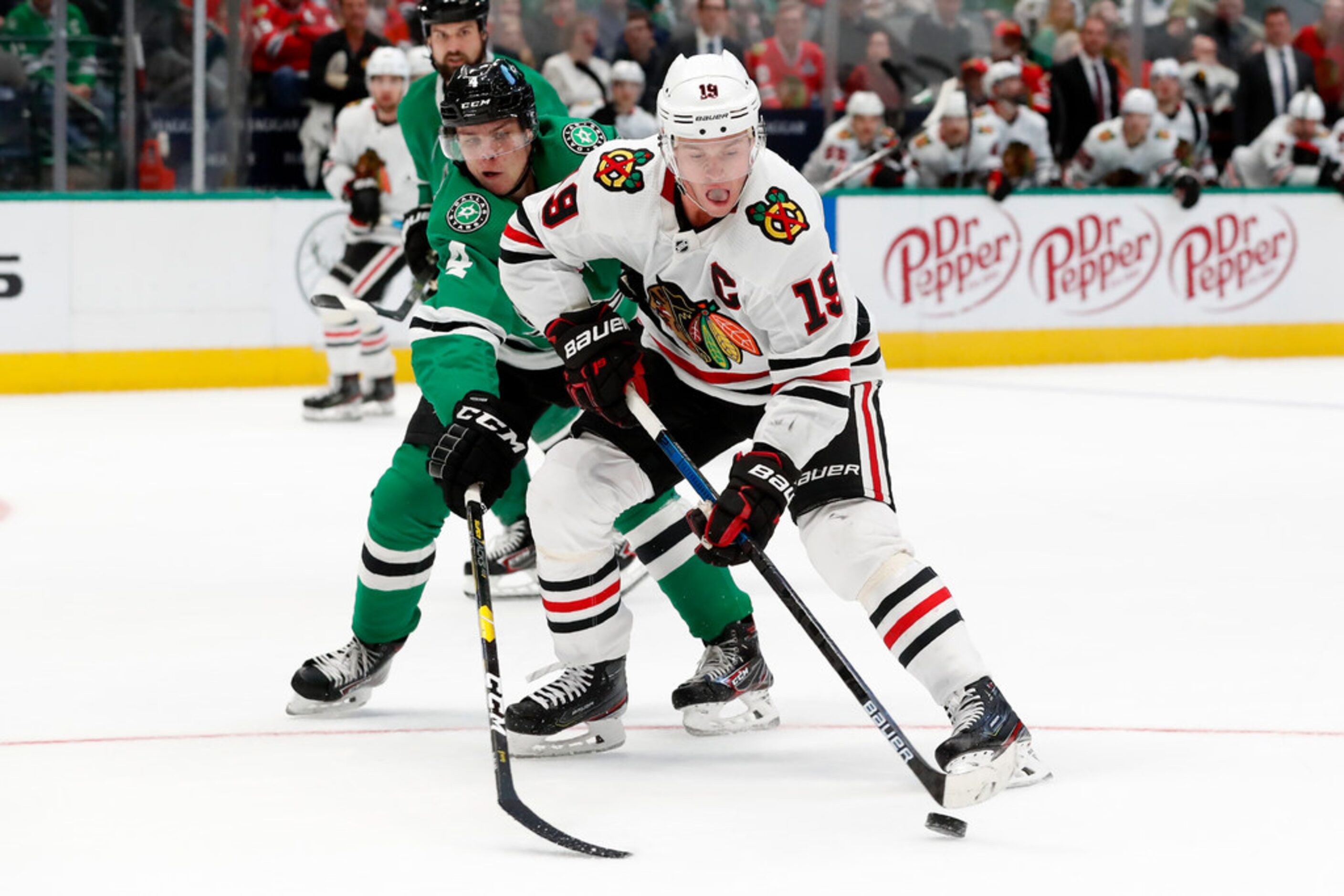 Chicago Blackhawks center Jonathan Toews (19) attempts to line up a shot as Dallas Stars...