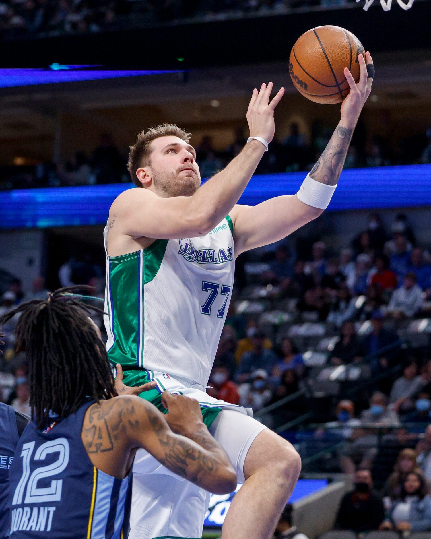 Dallas Mavericks guard Luka Doncic (77) drives to the basket past Memphis Grizzlies guard Ja...