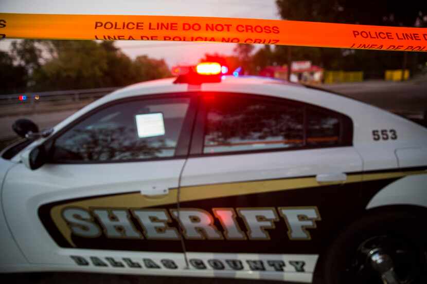 Agentes del Sheriff intentaron revivir a un menor de edad mediante CPR luego de un accidente...
