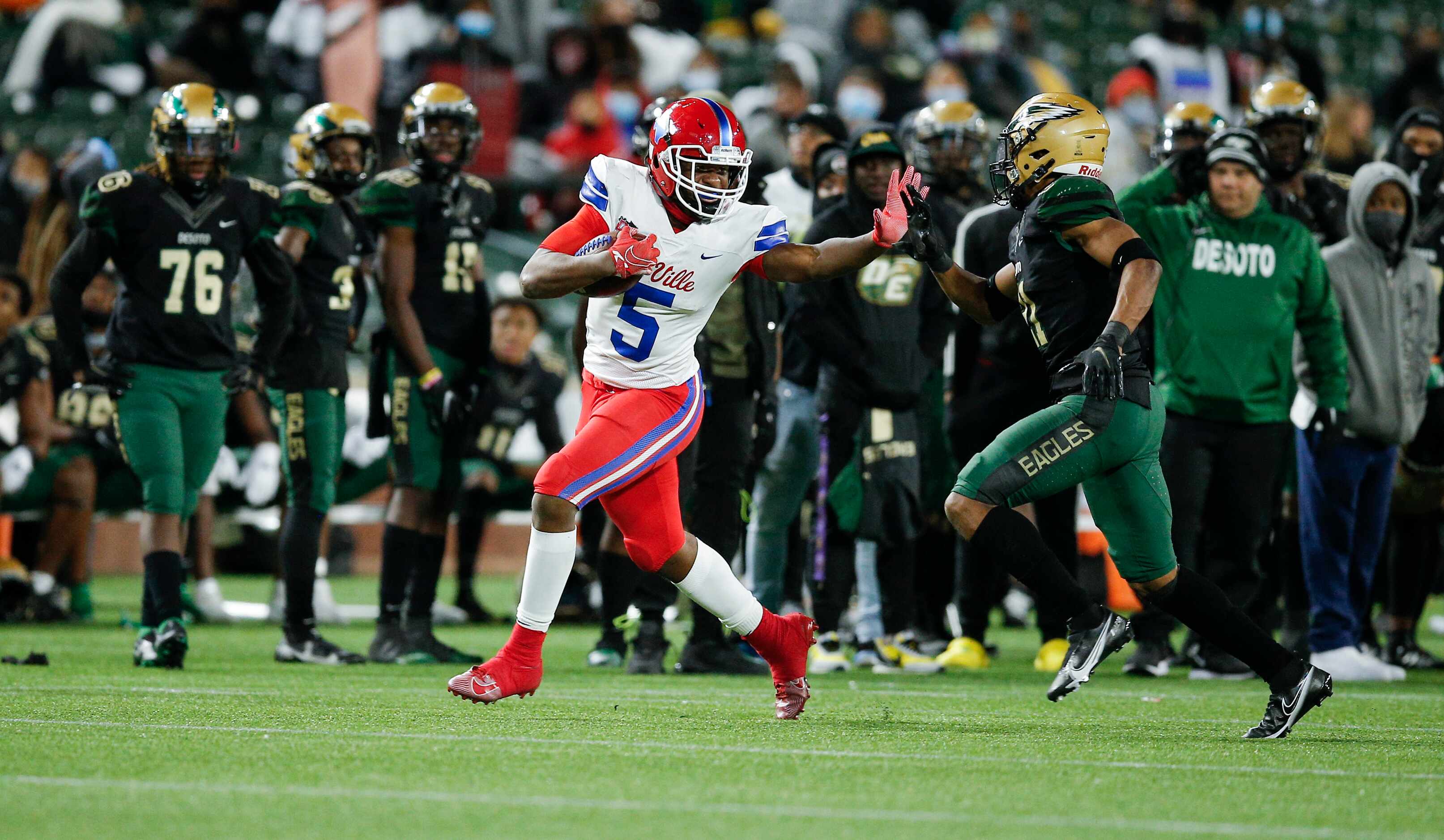 Duncanville junior running back Malachi Medlock (5) battles DeSoto sophomore safety Jaden...