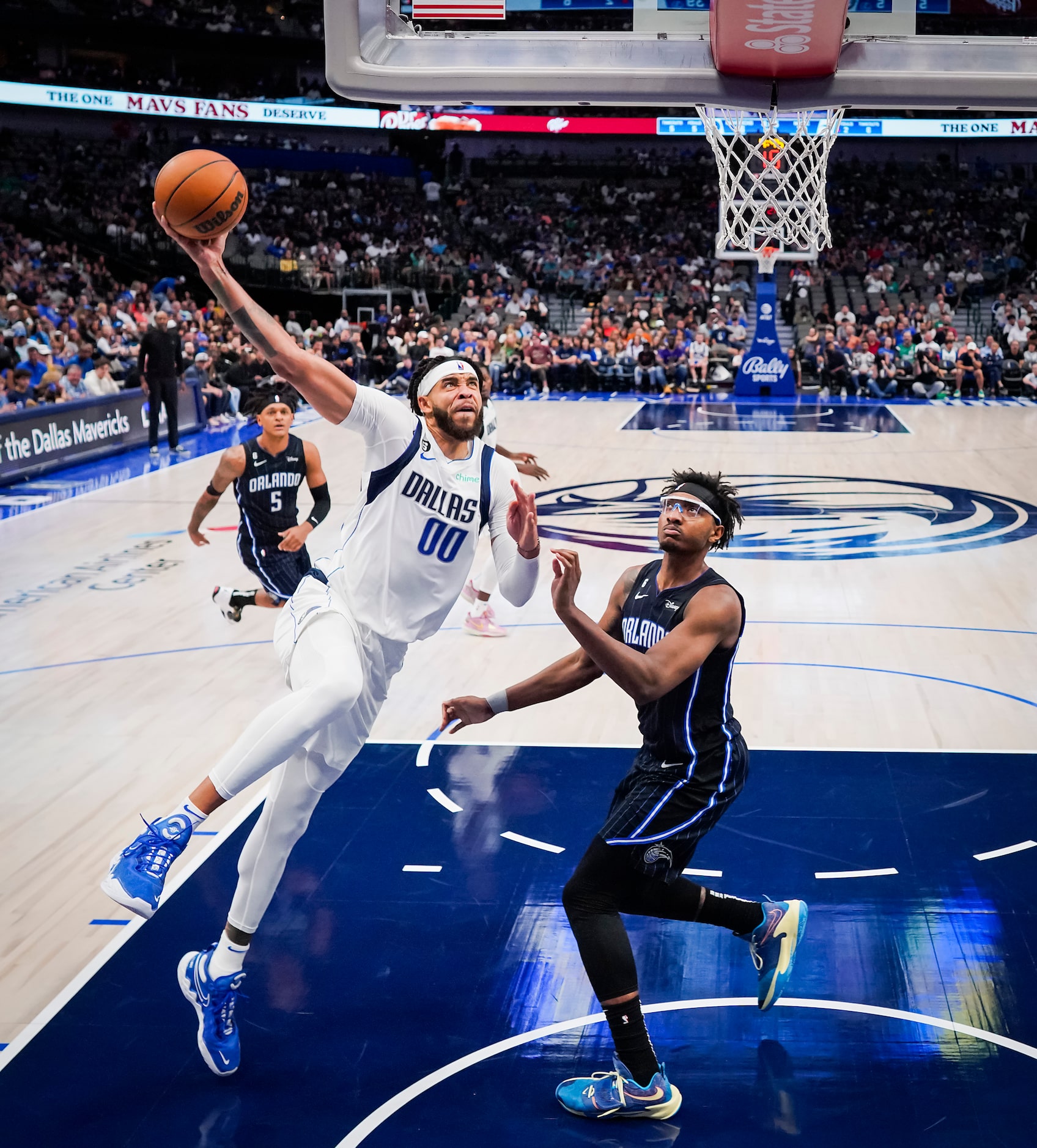 Dallas Mavericks center JaVale McGee (00) goes up for a dunk past Orlando Magic center...