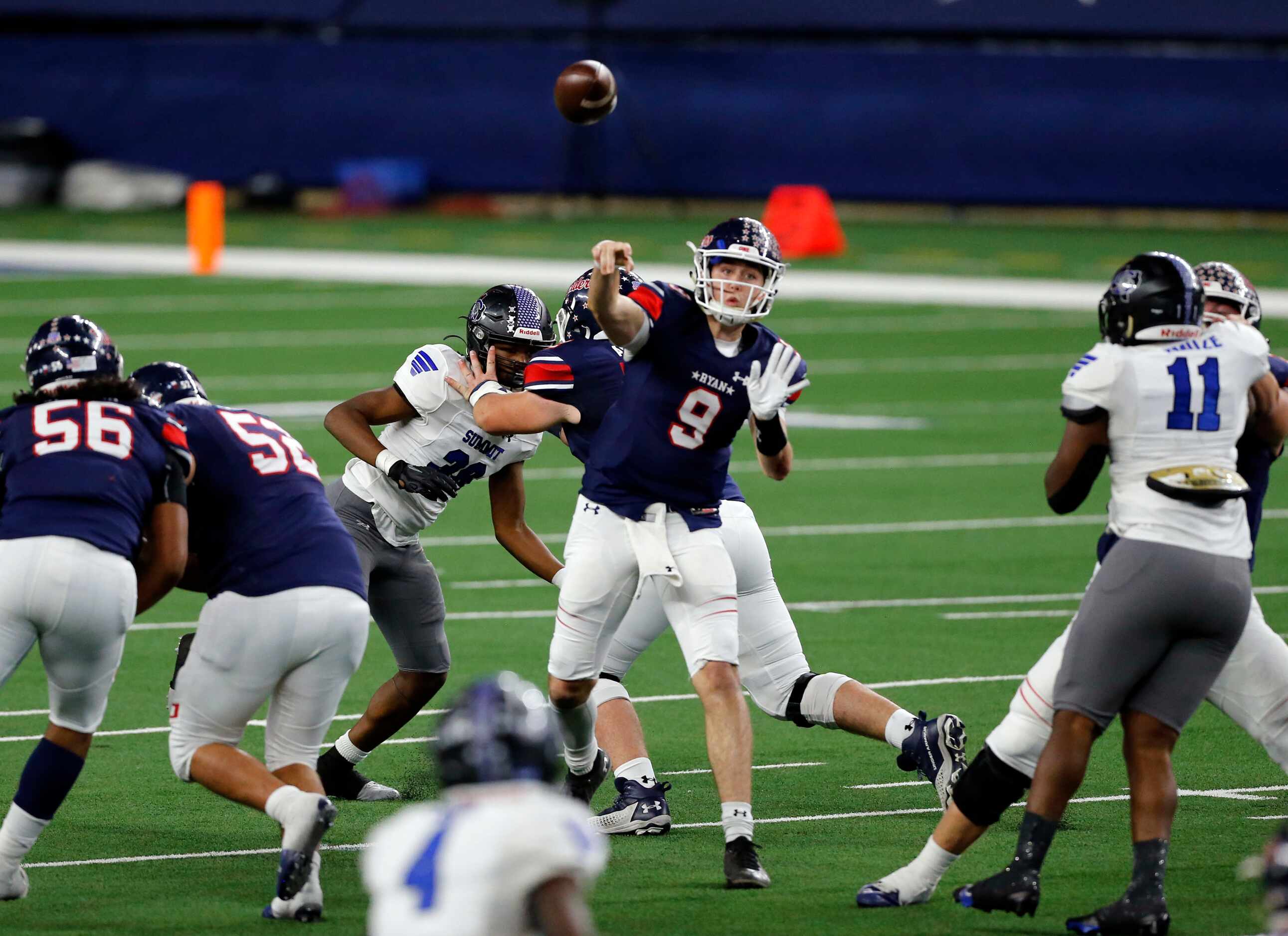 Denton Ryan QB Seth Henigan (9) gets good blocking, as he throws a pass during the first...