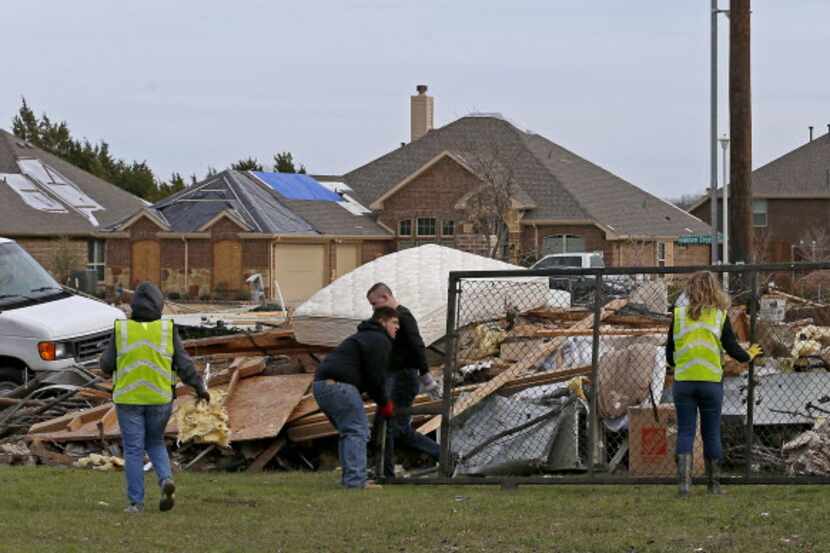  Volunteers help tornado victims remove debris in Garland, Texas, Friday, Jan. 1, 2016. (Jae...
