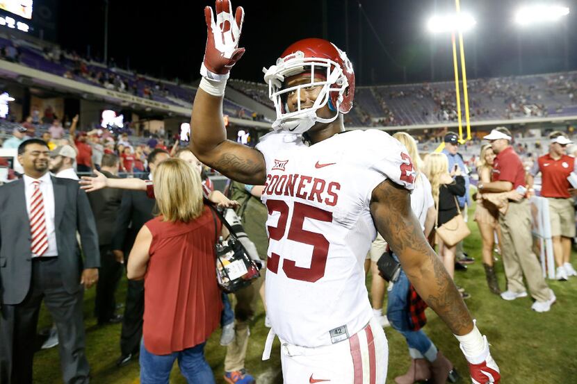 Oklahoma running back Joe Mixon waves to the fans after a 52-46 win over TCU at Amon G....