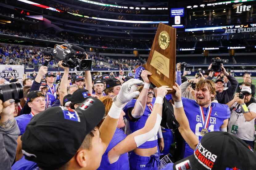 Gunter players raise the Class 3A Division II state championship trophy after defeating Poth...