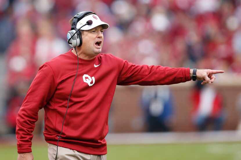 Oklahoma head coach Bob Stoops shouts to an official in the first quarter of an NCAA college...