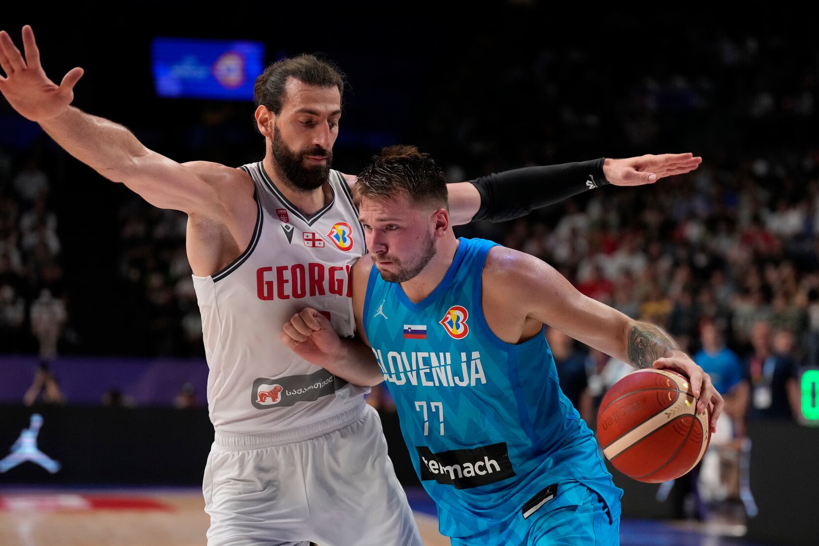 Austin Reaves shines as USA puts away Greece, reaches second round