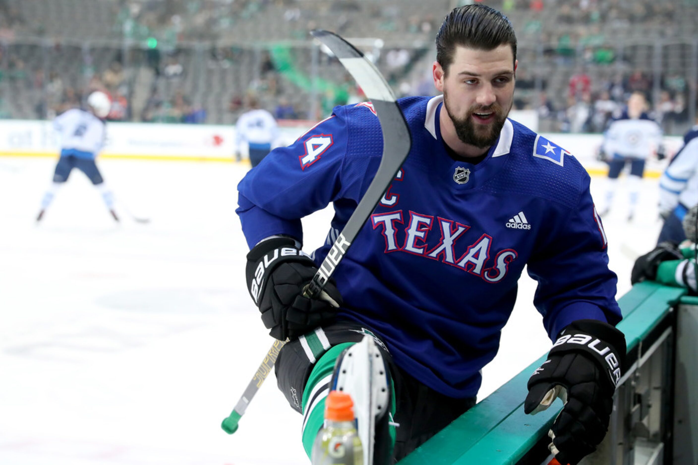 DALLAS, TEXAS - JANUARY 19: Jamie Benn #14 of the Dallas Stars prepares to take on the...