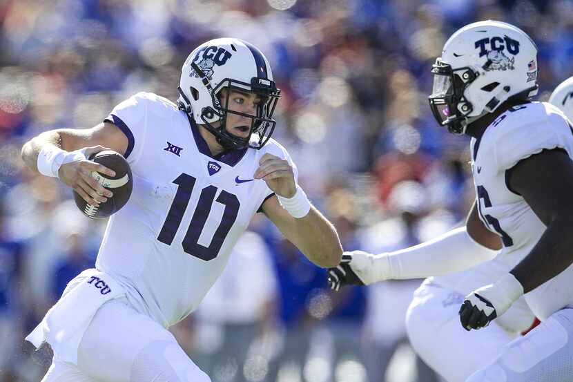 LAWRENCE, KS - OCTOBER 27: Michael Collins #10 of the TCU Horned Frogs runs the ball against...