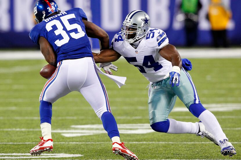 Dallas Cowboys outside linebacker Bruce Carter (54) forces a would be fumble from New York...