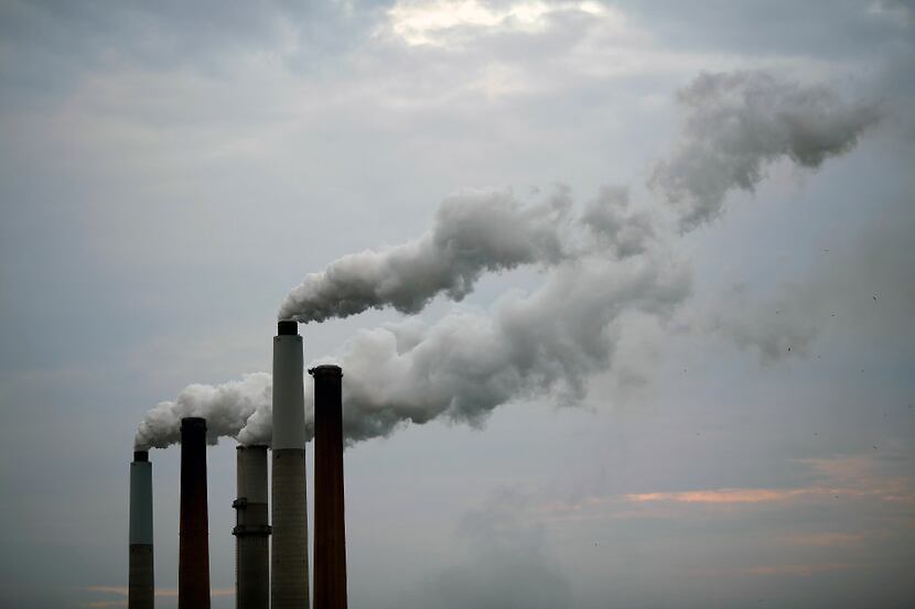 FILE â Emissions from the Kentucky Utilities coal-fired Ghent Generating Station in Ghent,...