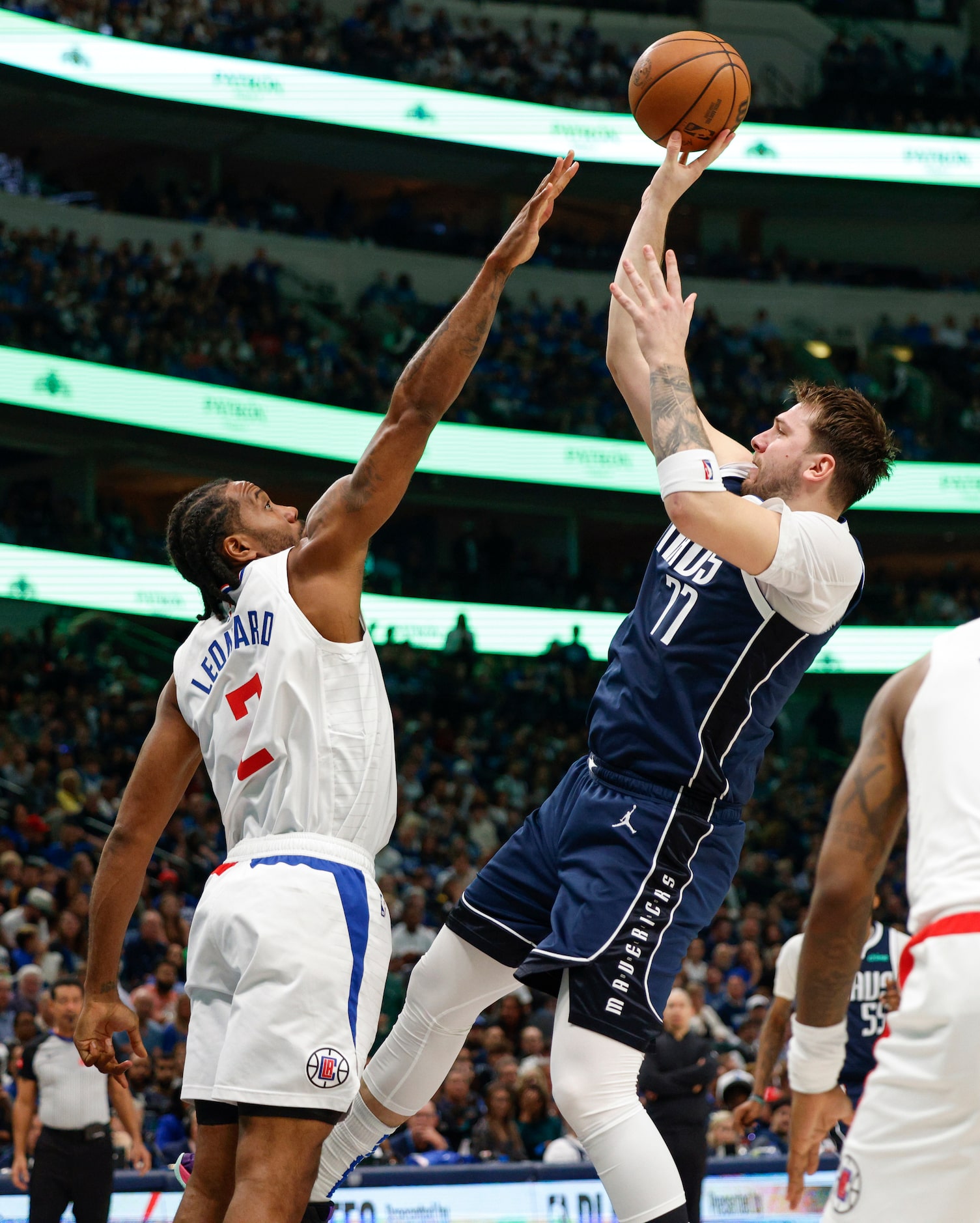 Dallas Mavericks guard Luka Doncic (77) shoots over LA Clippers forward Kawhi Leonard (2)...