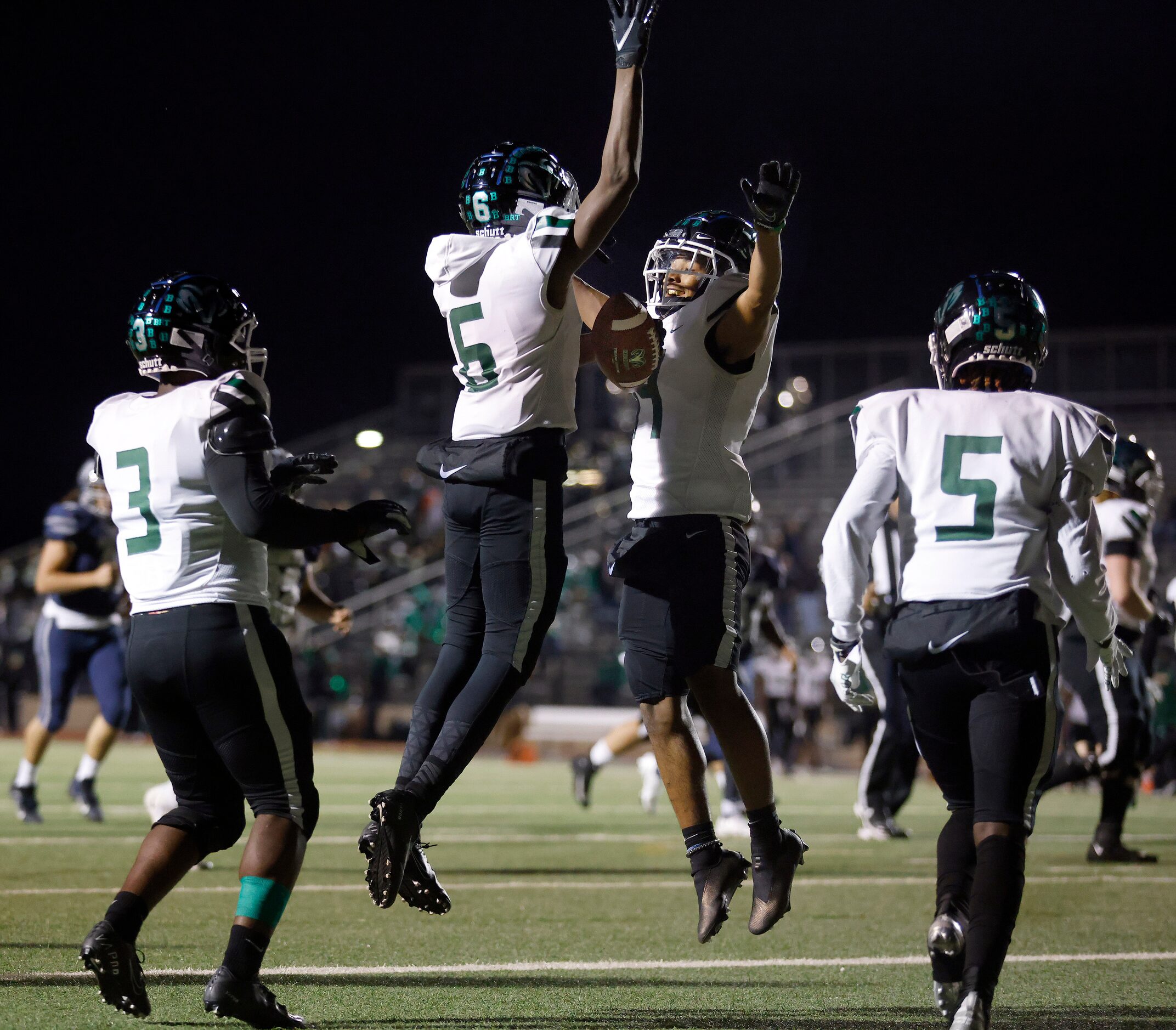 Richardson Berkner wide receiver Jarvis Saine (6) is congratulated by teammate Jamaal Saine...