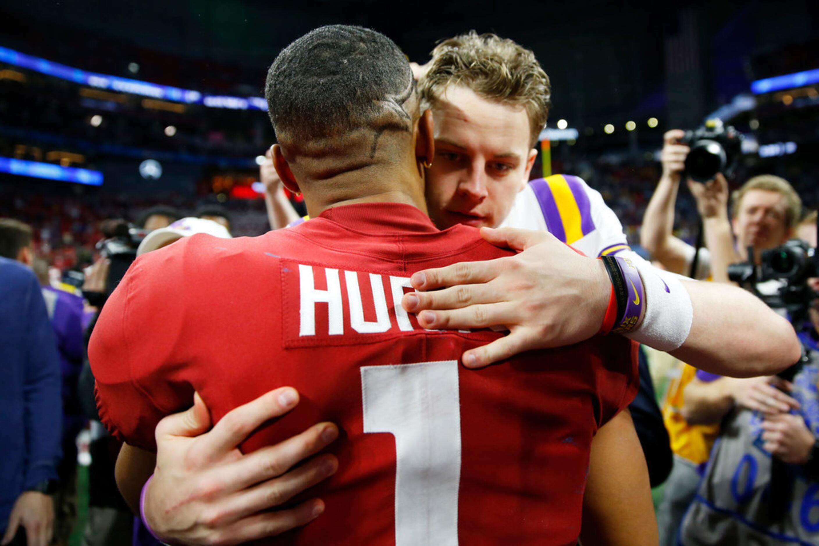 Alabama Crimson Tide quarterback Jalen Hurts (R) hugs defensive