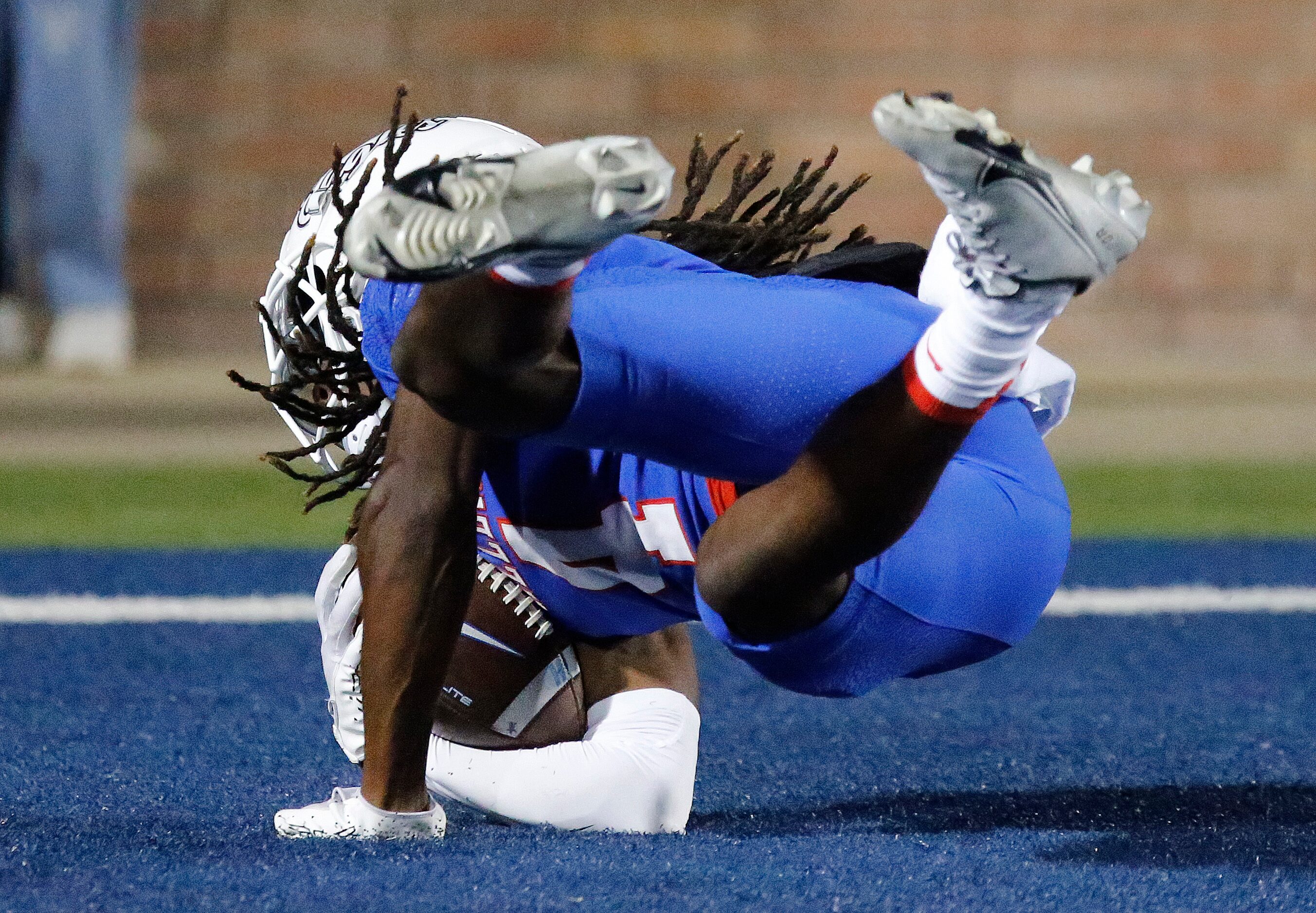 Allen High School wide receiver Messiah Washington (4) catches a touchdown during the first...