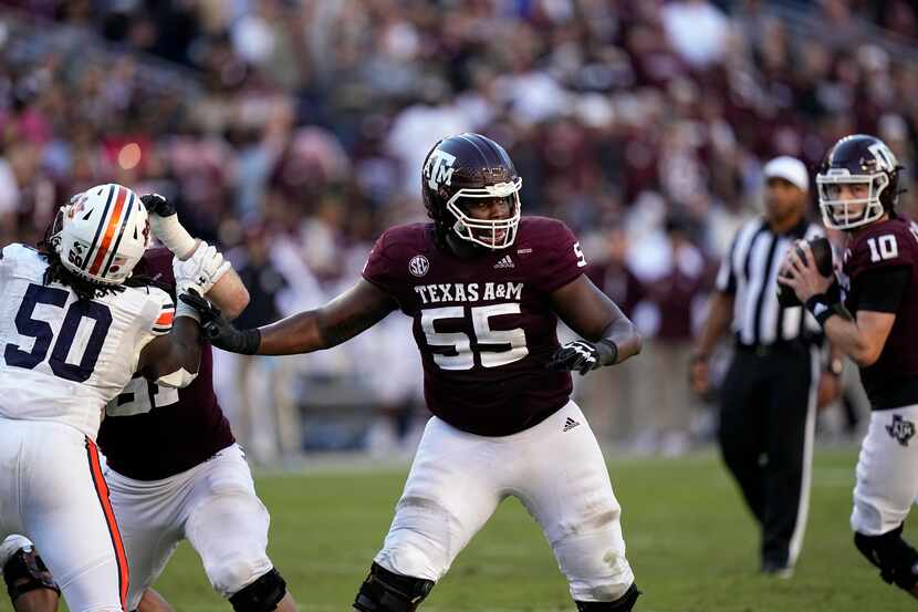 Texas A&M offensive lineman Kenyon Green (55) blocks against Auburn during the second half...