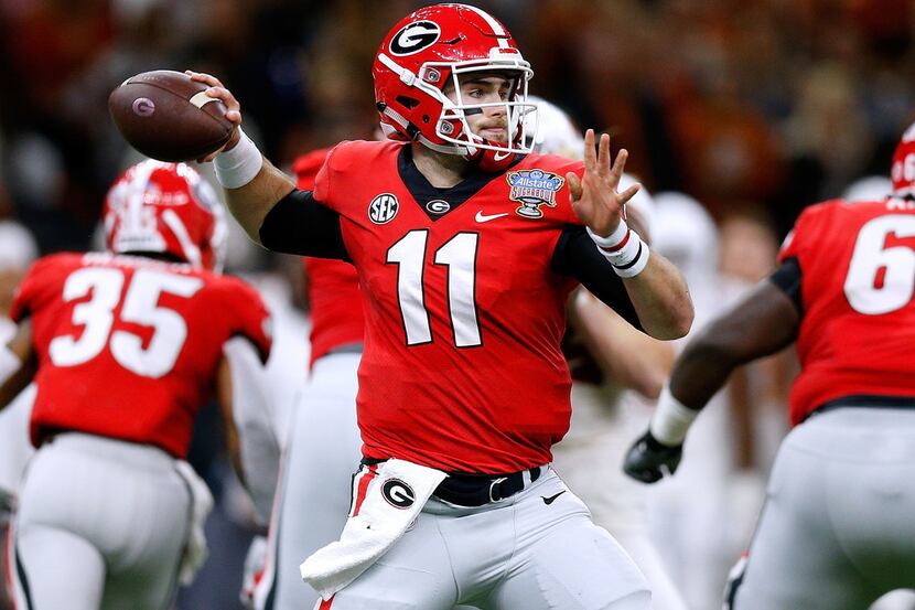 NEW ORLEANS, LOUISIANA - JANUARY 01: Jake Fromm #11 of the Georgia Bulldogs throws the ball...
