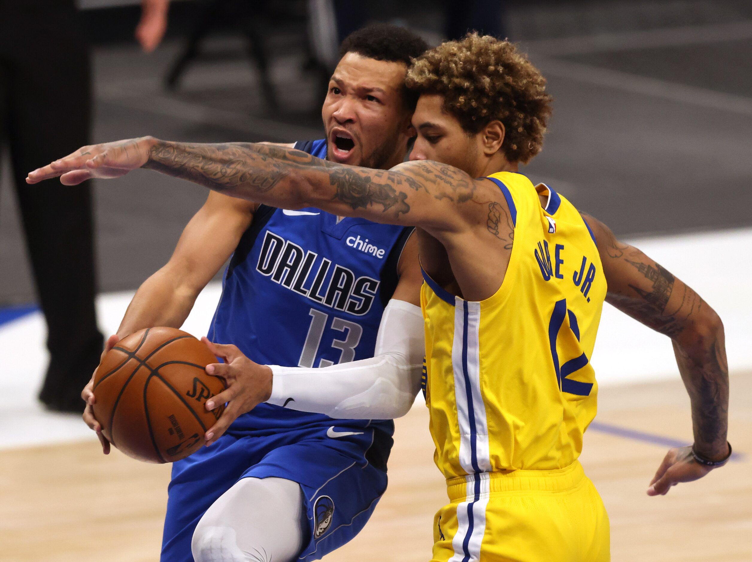 Dallas Mavericks guard Jalen Brunson (13) attempts a layup in front of Golden State Warriors...