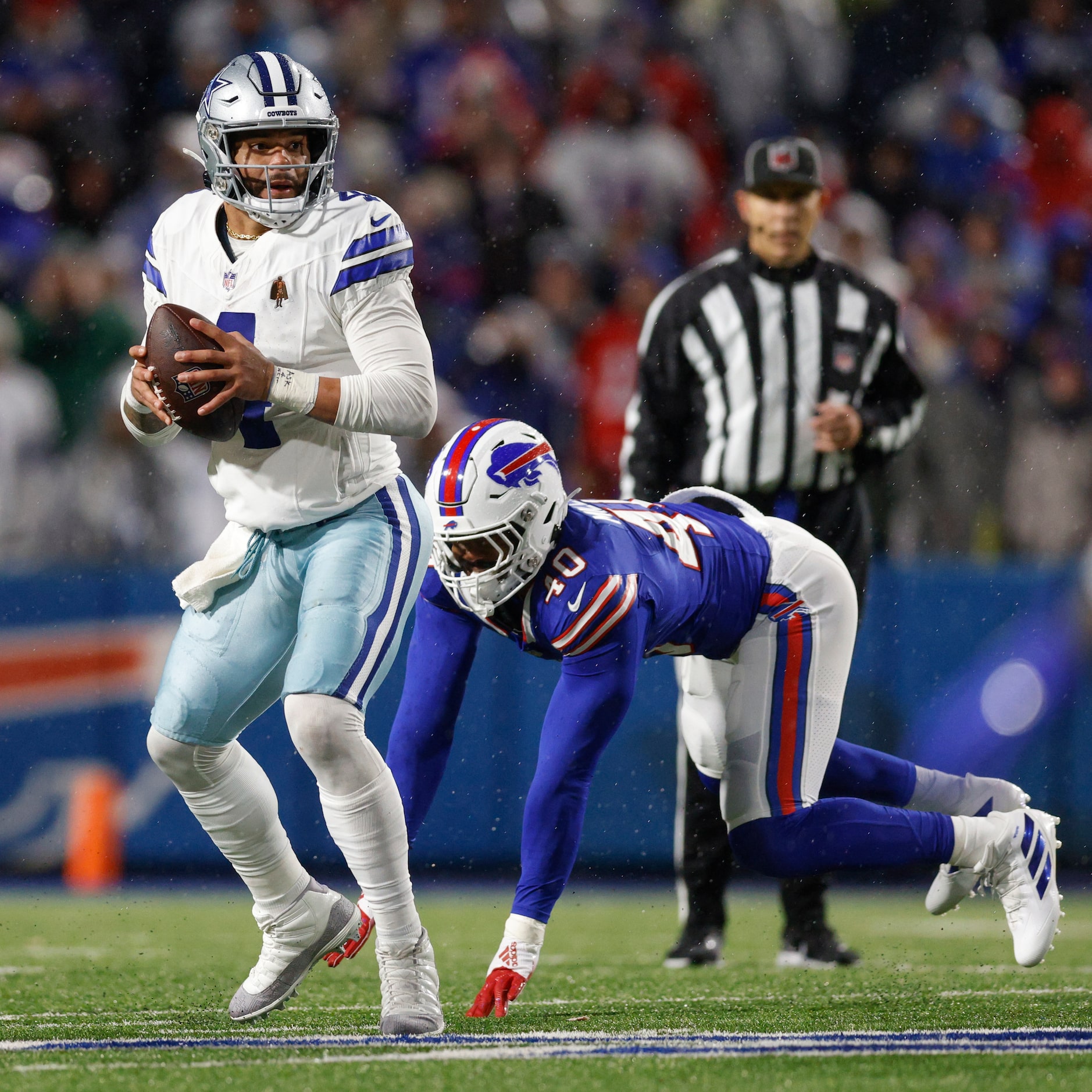 Buffalo Bills linebacker Von Miller (40) pressures Dallas Cowboys quarterback Dak Prescott...