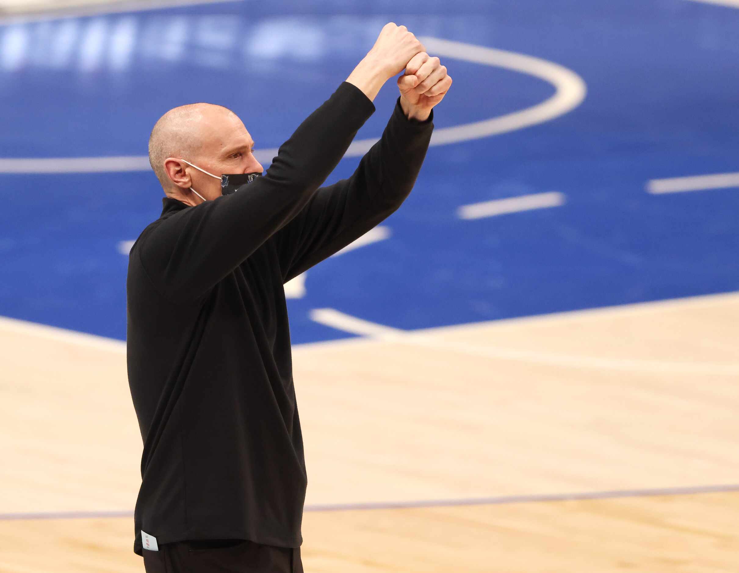 Dallas Mavericks head coach Rick Carlisle communicates to his players in a game against the...