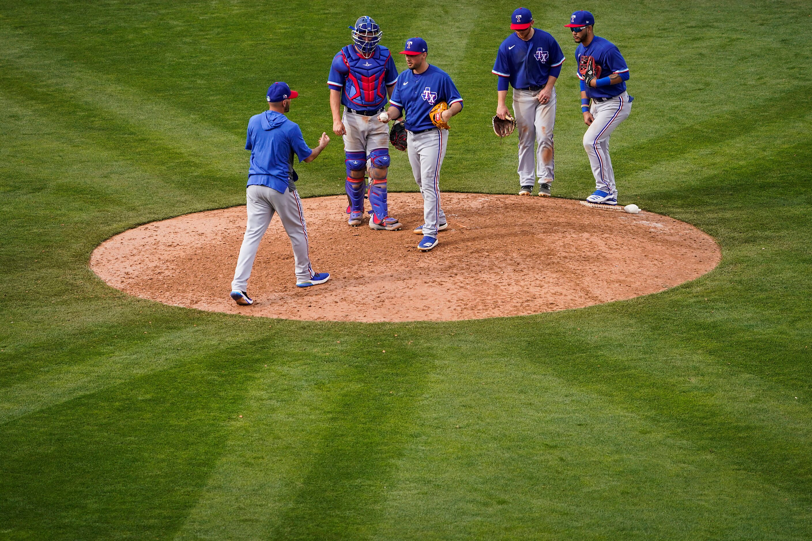 Texas Rangers manager Chris Woodward comes to the mound to remove pitcher Arturo Reyes...