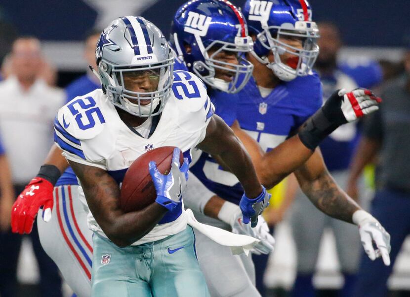 Dallas Cowboys running back Lance Dunbar (25) gains yardage after catching a pass in the...