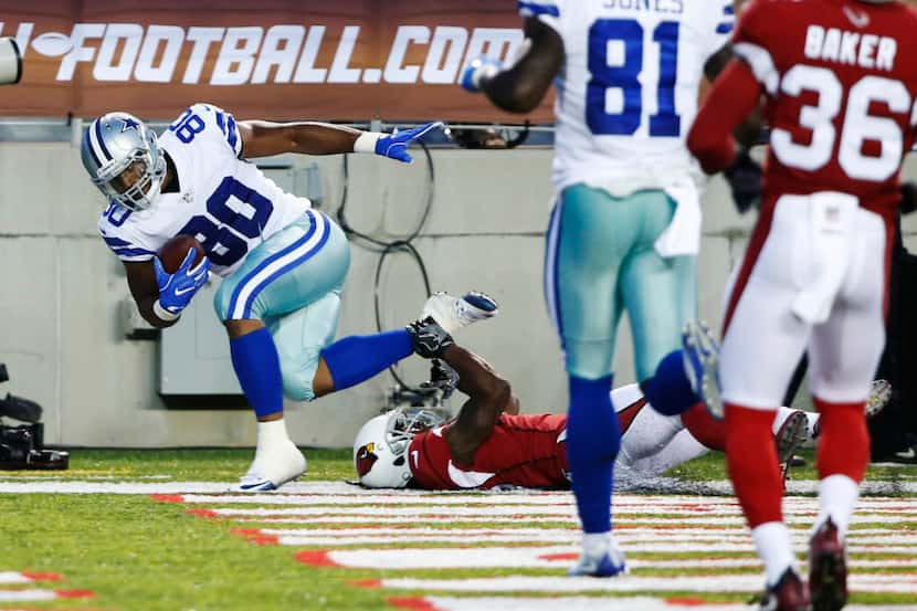 Dallas Cowboys tight end Rico Gathers (80) scores a touchdown in front of Arizona Cardinals...