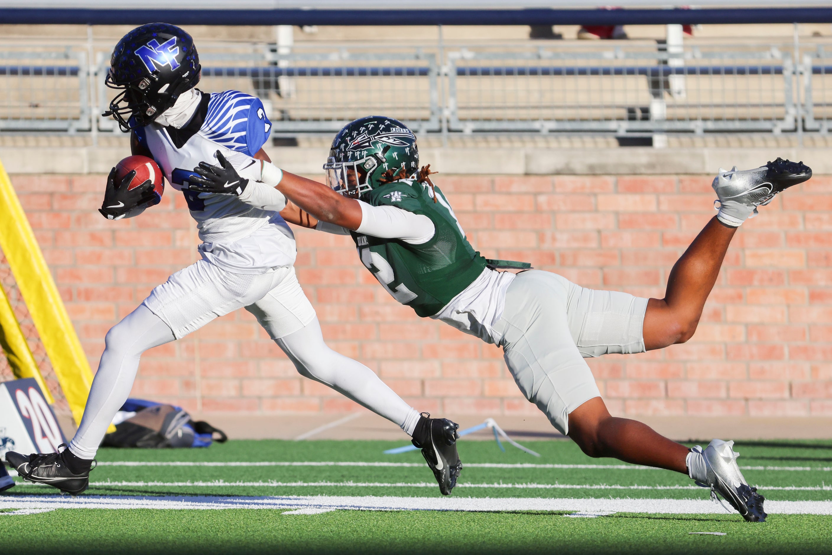 North Forney High’s Deuce Gilbert (2) runs for a touchdown  past Waxahachie High’s Michael...