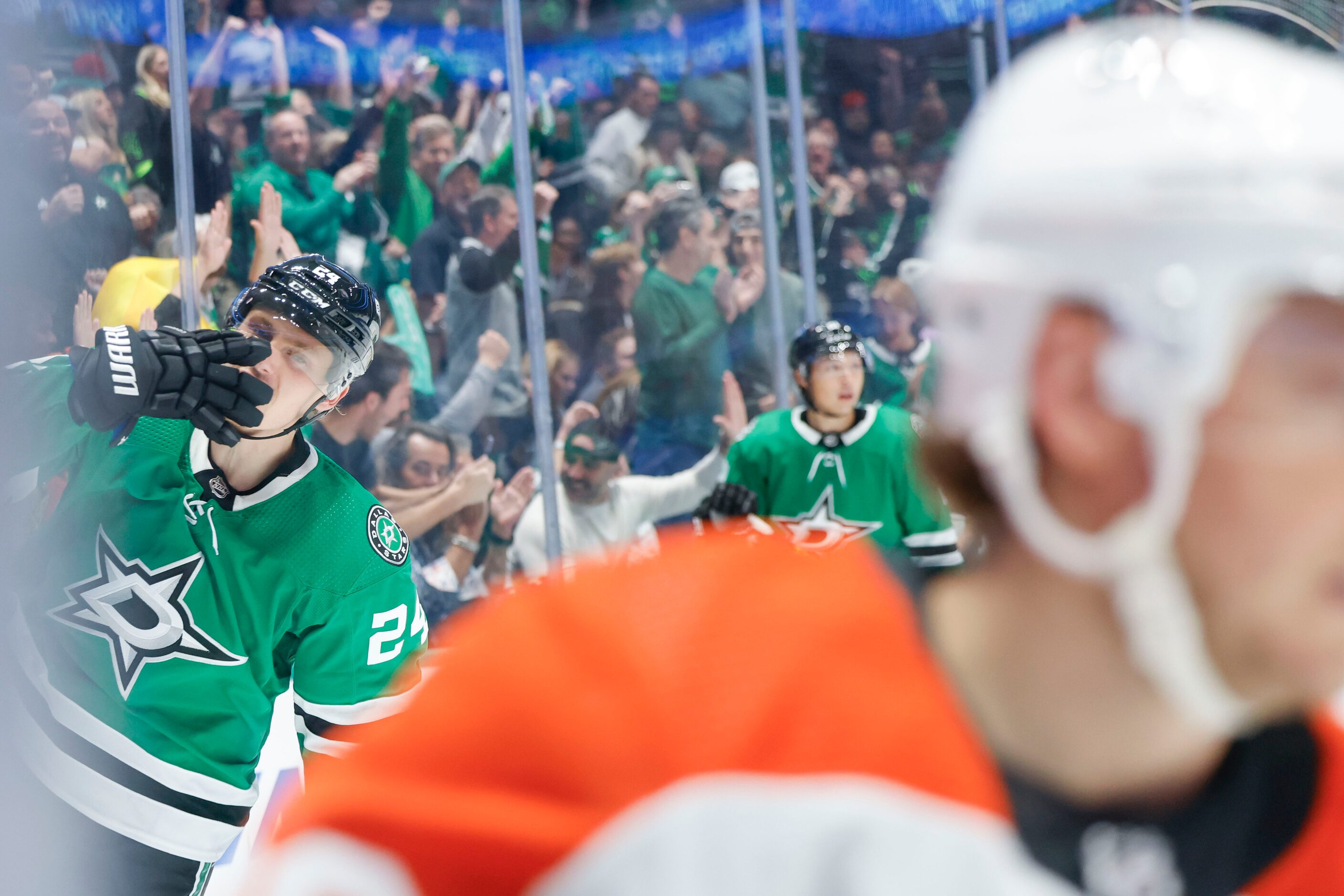 Dallas Stars center Roope Hintz (left) celebrate after a point against Philadelphia Flyers...