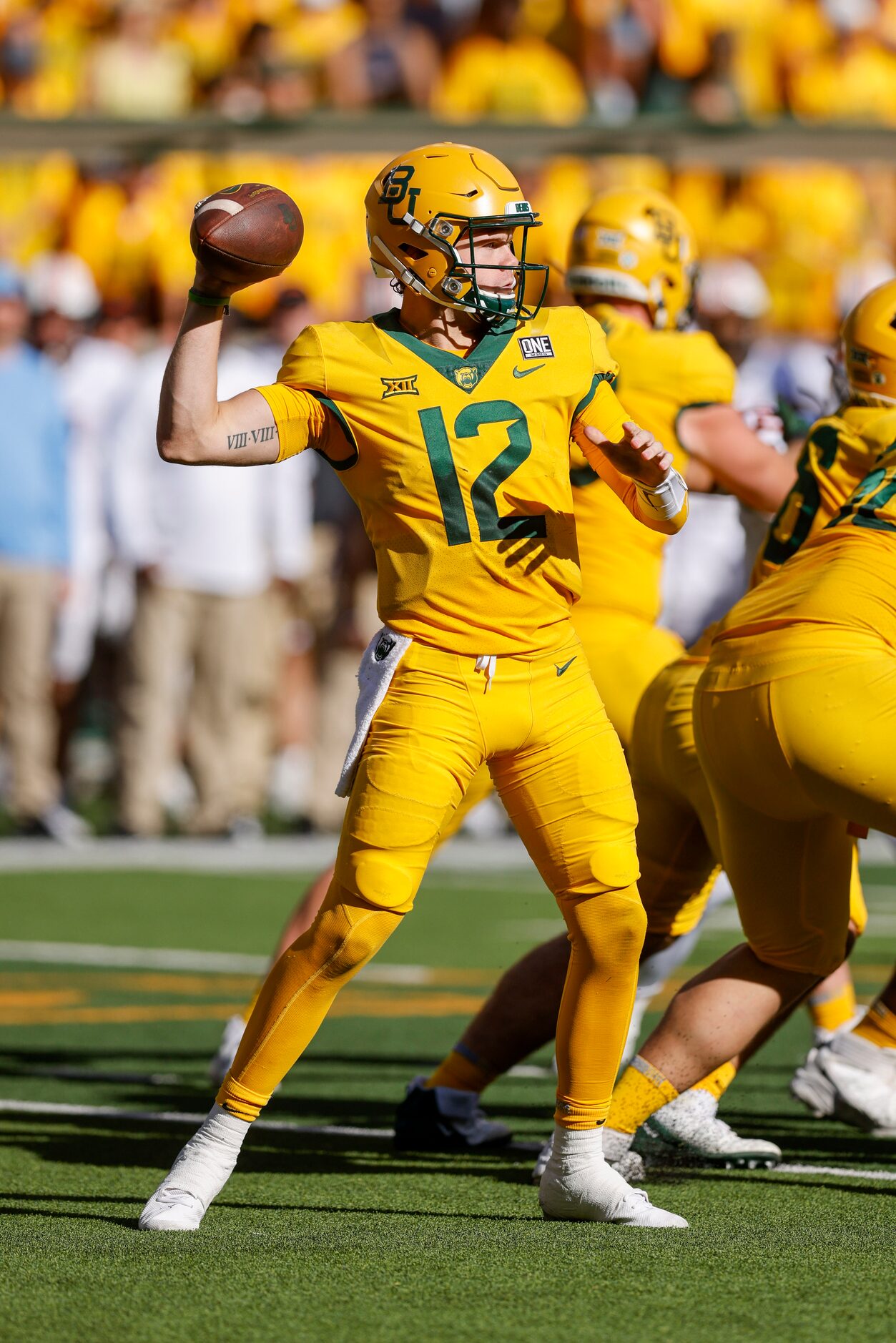 Baylor quarterback Blake Shapen (12) throws a pass during the second half against Oklahoma...