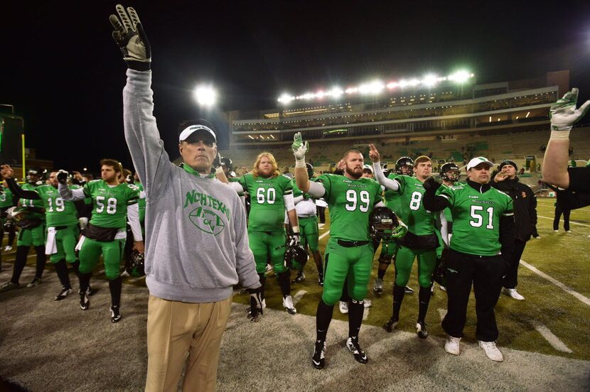 North Texas interim head coach Mike Canales leads the players during the school song "Glory...