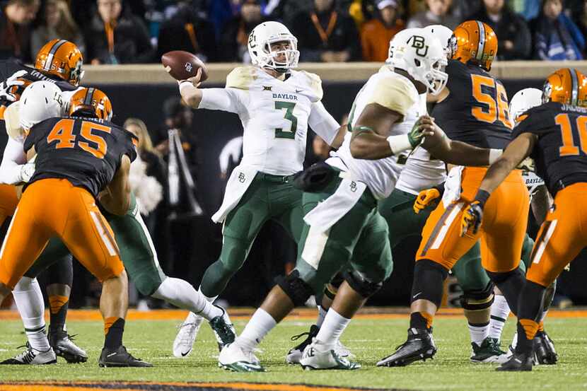 Baylor quarterback Jarrett Stidham (3) throws a pass during the first half of an NCAA...