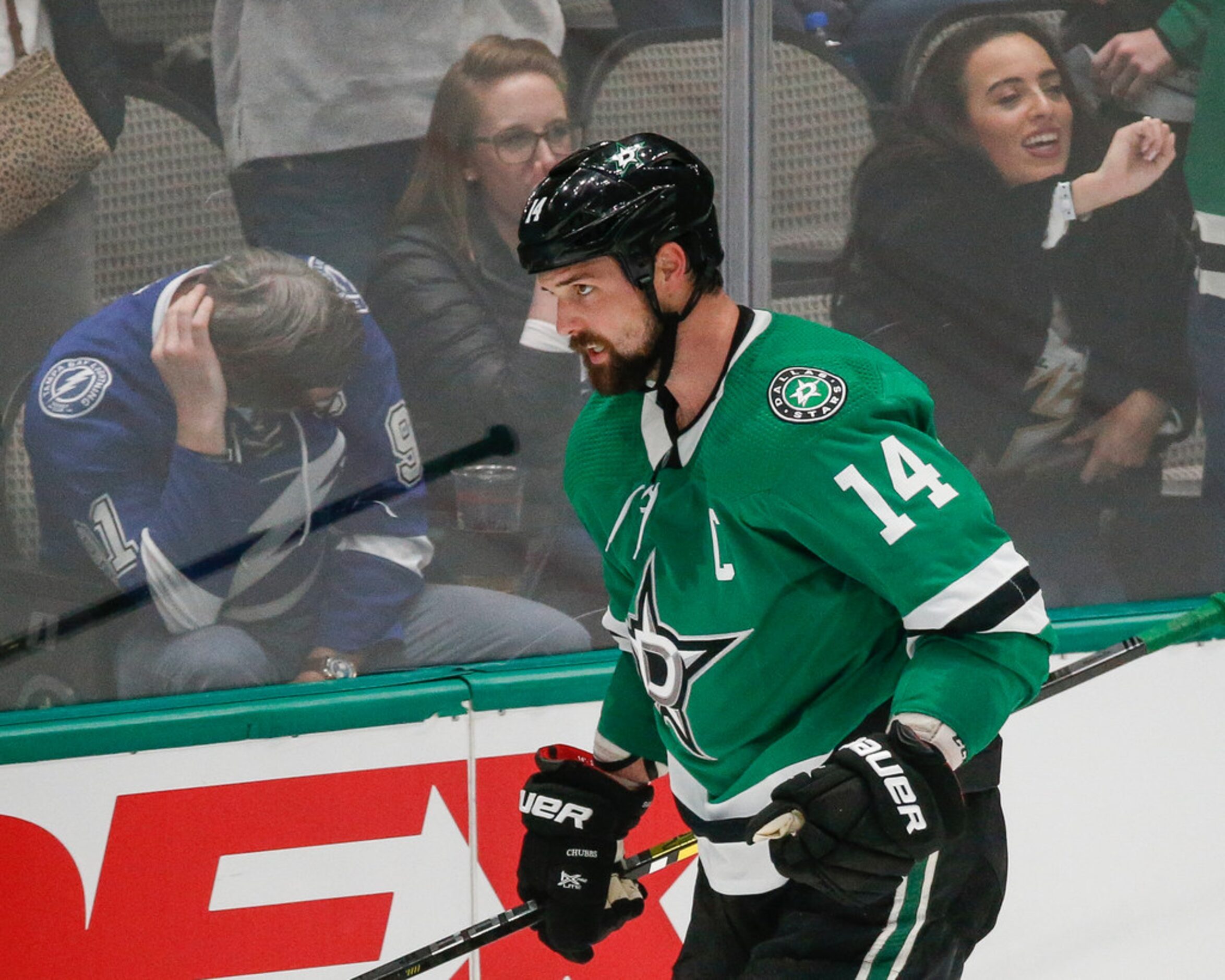 Dallas Stars left wing Jamie Benn (14) celebrates scoring the game winning goal on Tampa Bay...