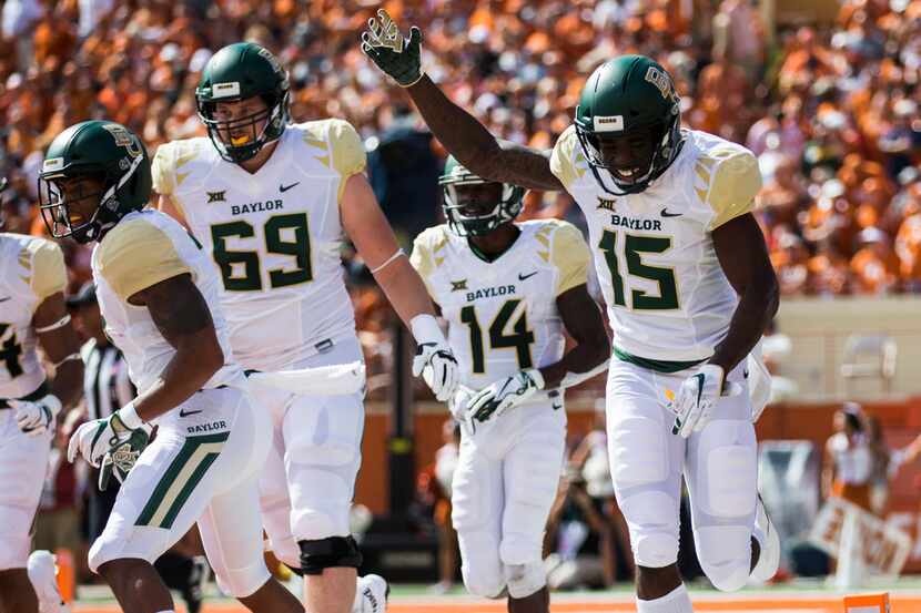 Baylor Bears wide receiver Denzel Mims (15) celebrates a touchdown during the first quarter...