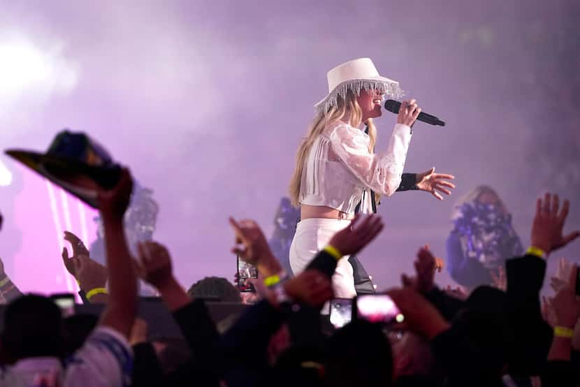 Ellie Goulding performs during halftime of an NFL football game between the Dallas Cowboys...