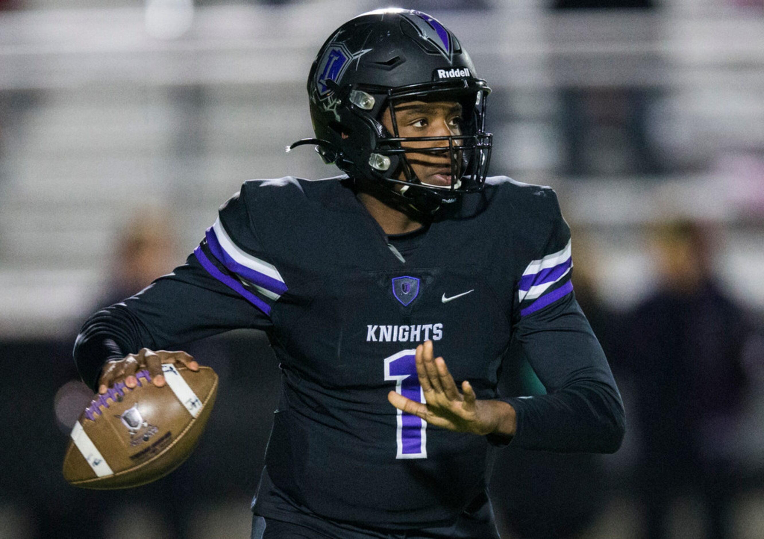 Frisco Independence quarterback Braylon Braxton (1) looks for a receiver during the first...