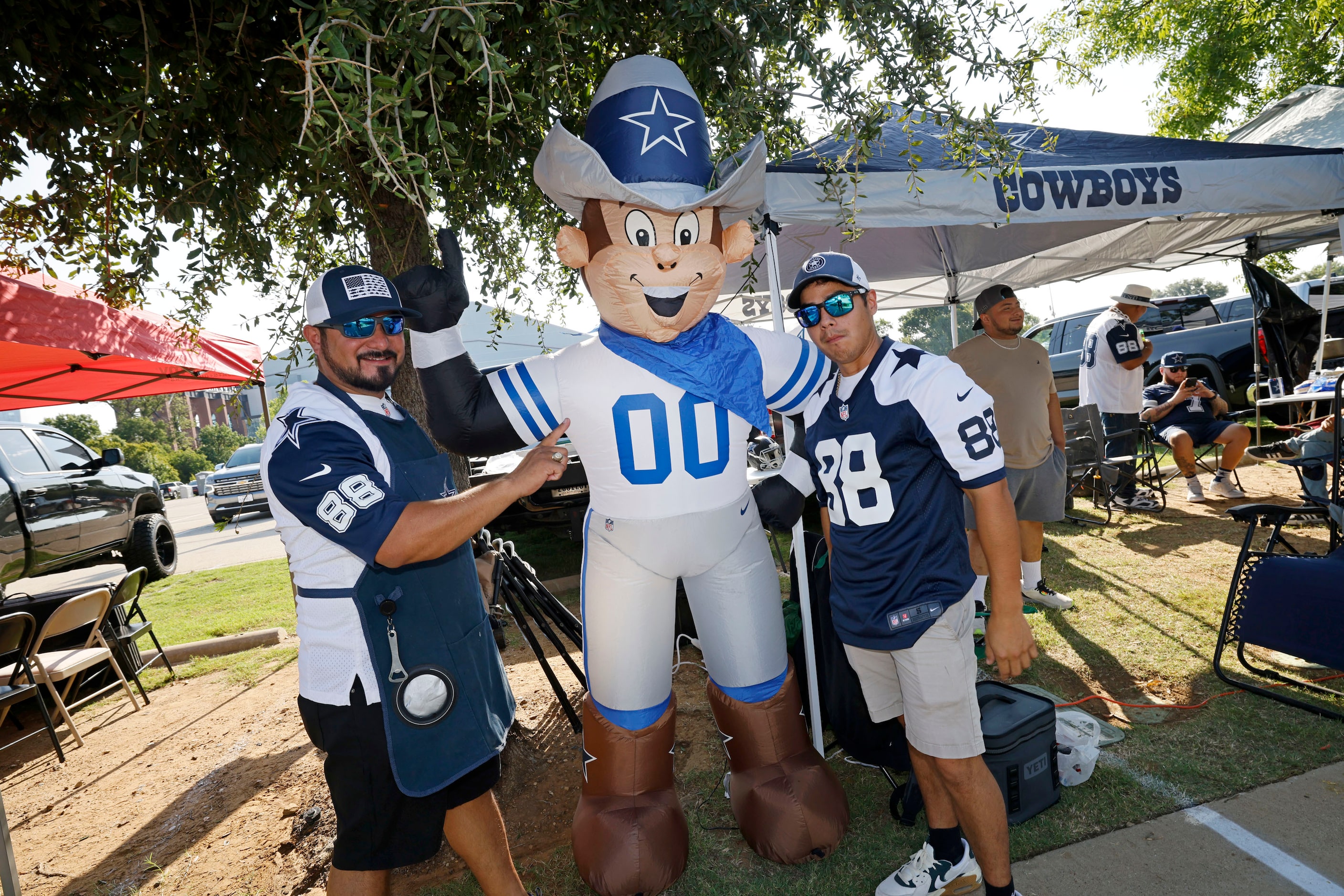 Dallas Cowboys fans Esteban Garcia and his friend Jose Ramirez, both from Austin, pose for a...