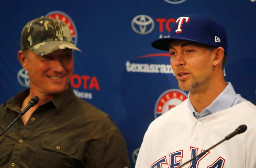 Newly signed pitcher Mike Minor speaks to the press next to Texas Rangers manager Jeff...
