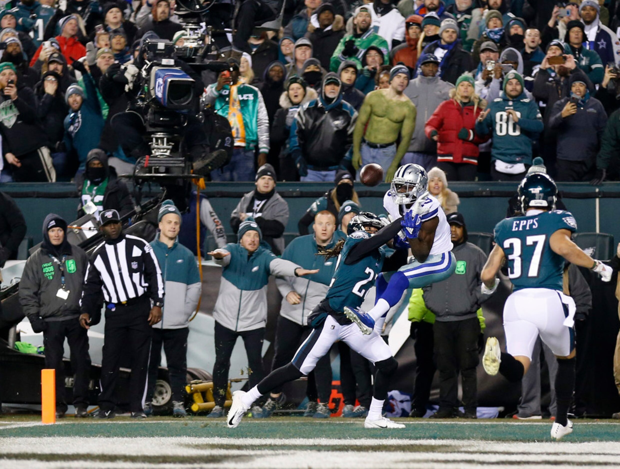 Dallas Cowboys wide receiver Michael Gallup (13) can't make the catch in the end zone as he...