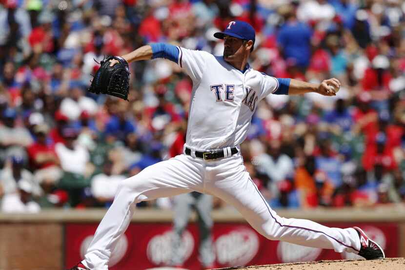 Texas Rangers starting pitcher Cole Hamels (35) pitches in a game against the Los Angeles...