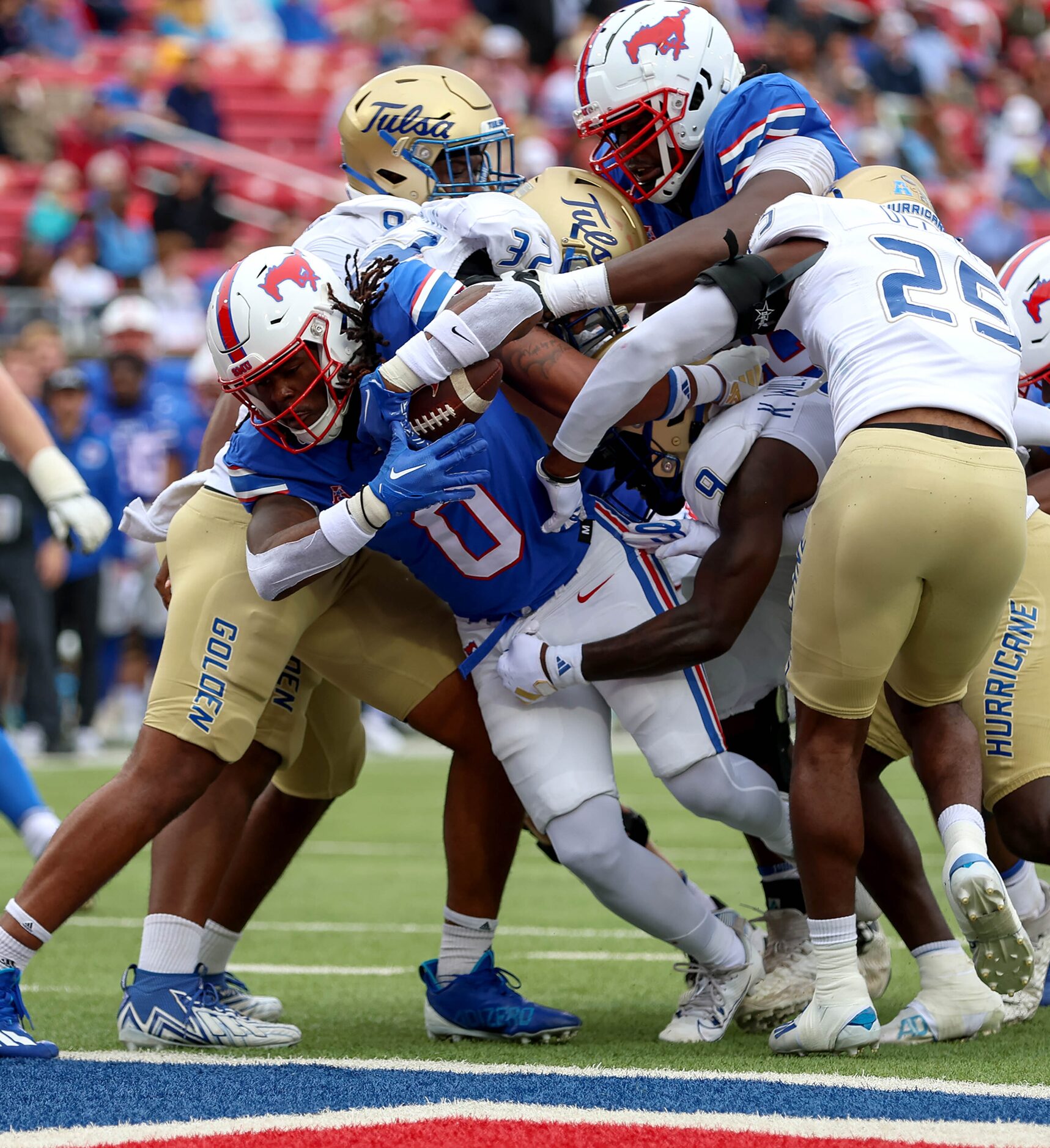 SMU running back Camar Wheaton (0) fights his way into the end zone for a 4 yard touchdown...