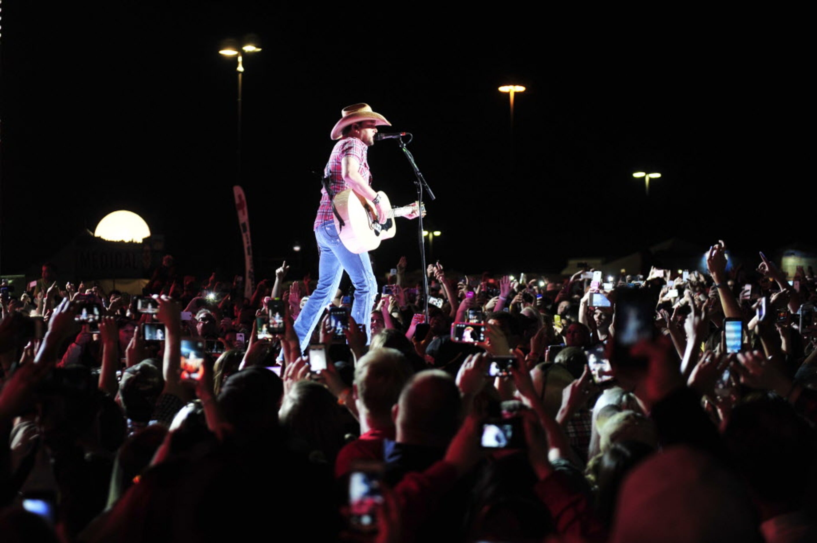 Jason Aldean performs onstage at the 2014 NCAA March Madness Music Festival  during the NCAA...