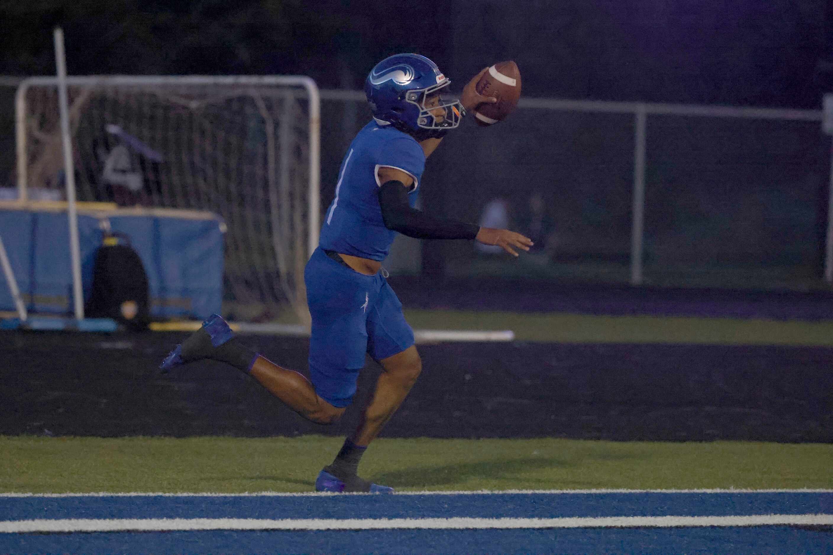 Nolan’s TJ Williams (1) celebrates a long run for a touchdown agains John Paul II during the...