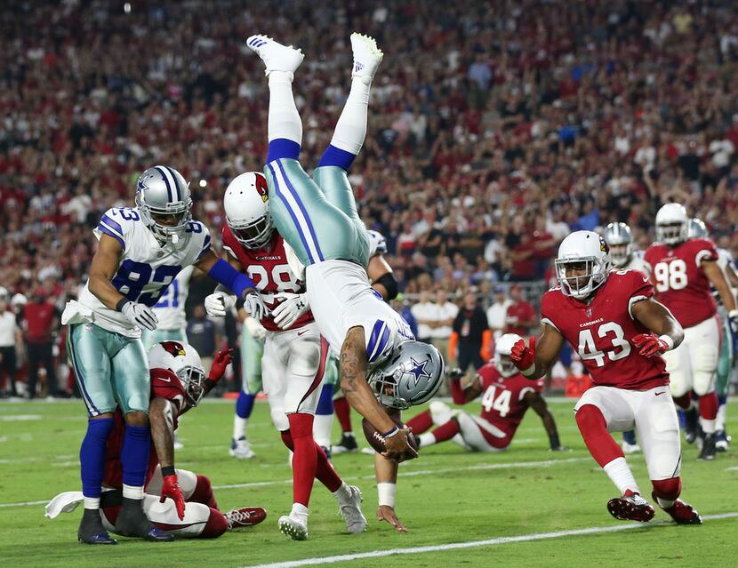 Dallas Cowboys quarterback Dak Prescott (4) rushes for a touchdown in the second quarter...